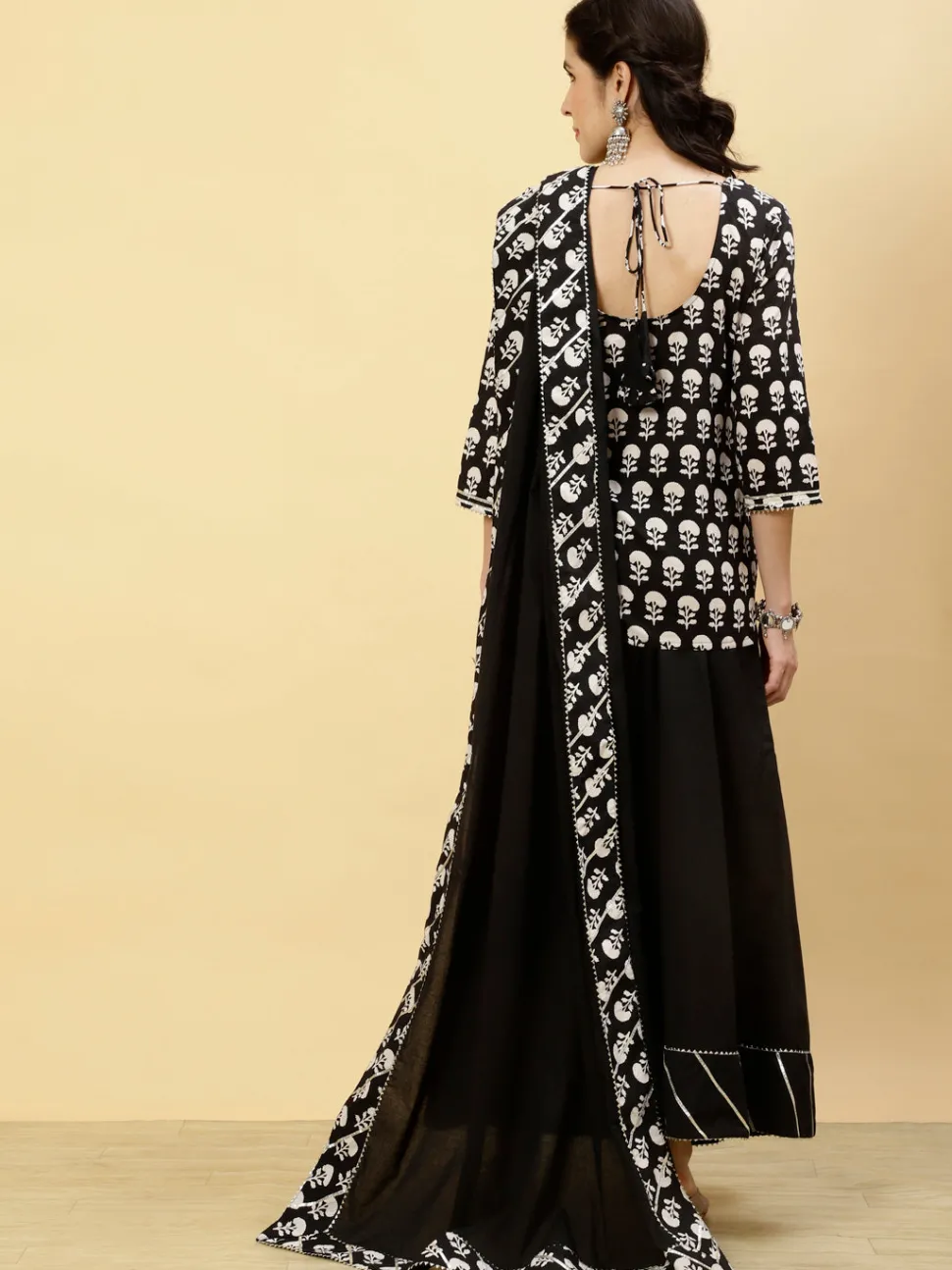Jaipur Kurti Ethnic Printed Short Kurti With Skirt And Dupatta