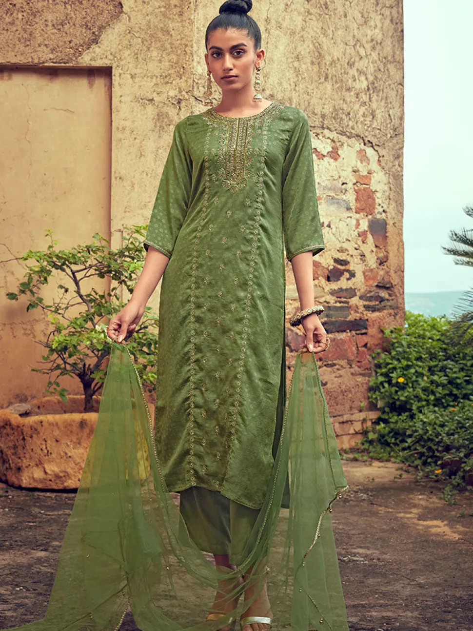 Jaipur Kurti Embellished Silk Kurta With Silk Blend Pants And Net Embellished Dupatta