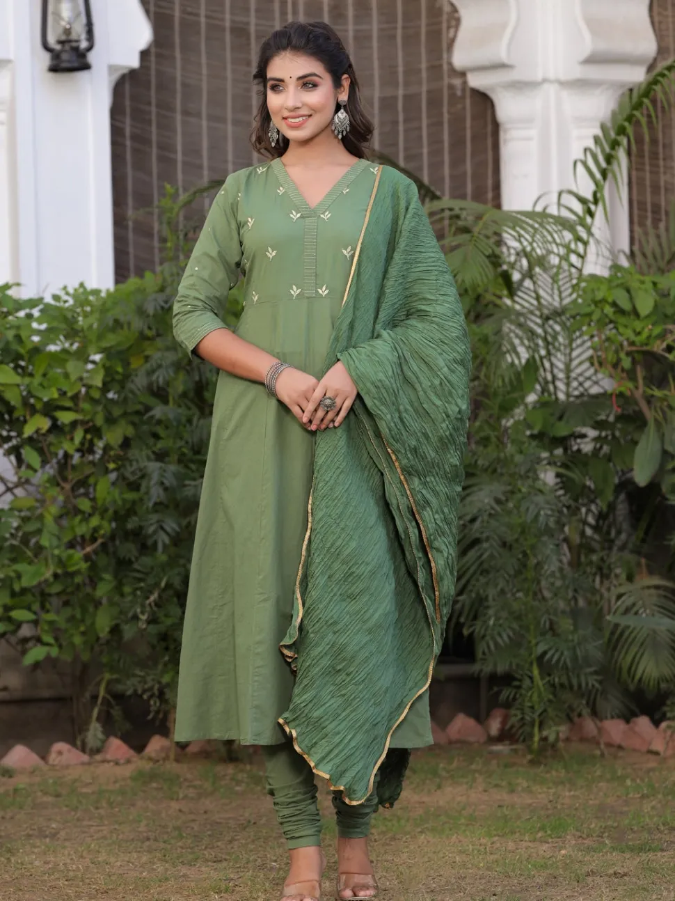 Jaipur Kurti Green Embroidered Straight Viscose Musline Kurta With Pant & Net Dupatta
