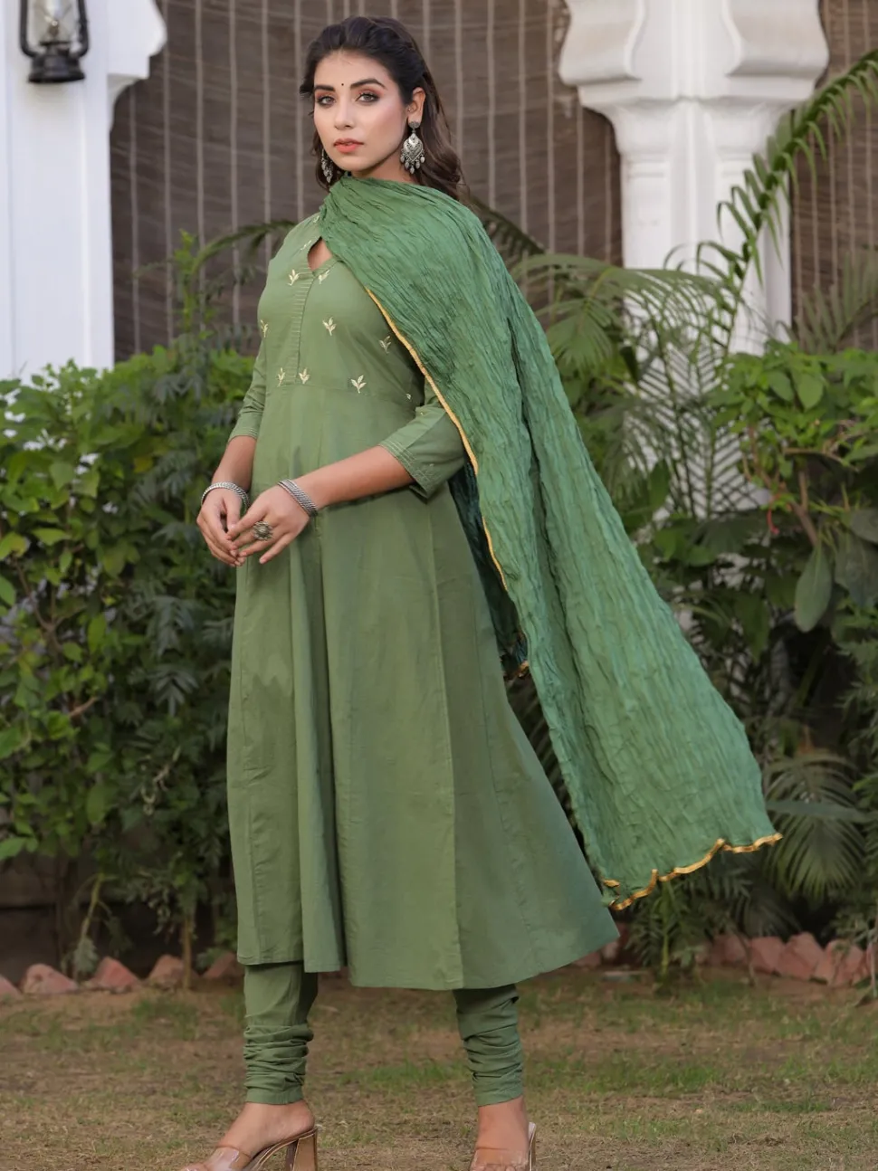 Jaipur Kurti Green Embroidered Straight Viscose Musline Kurta With Pant & Net Dupatta