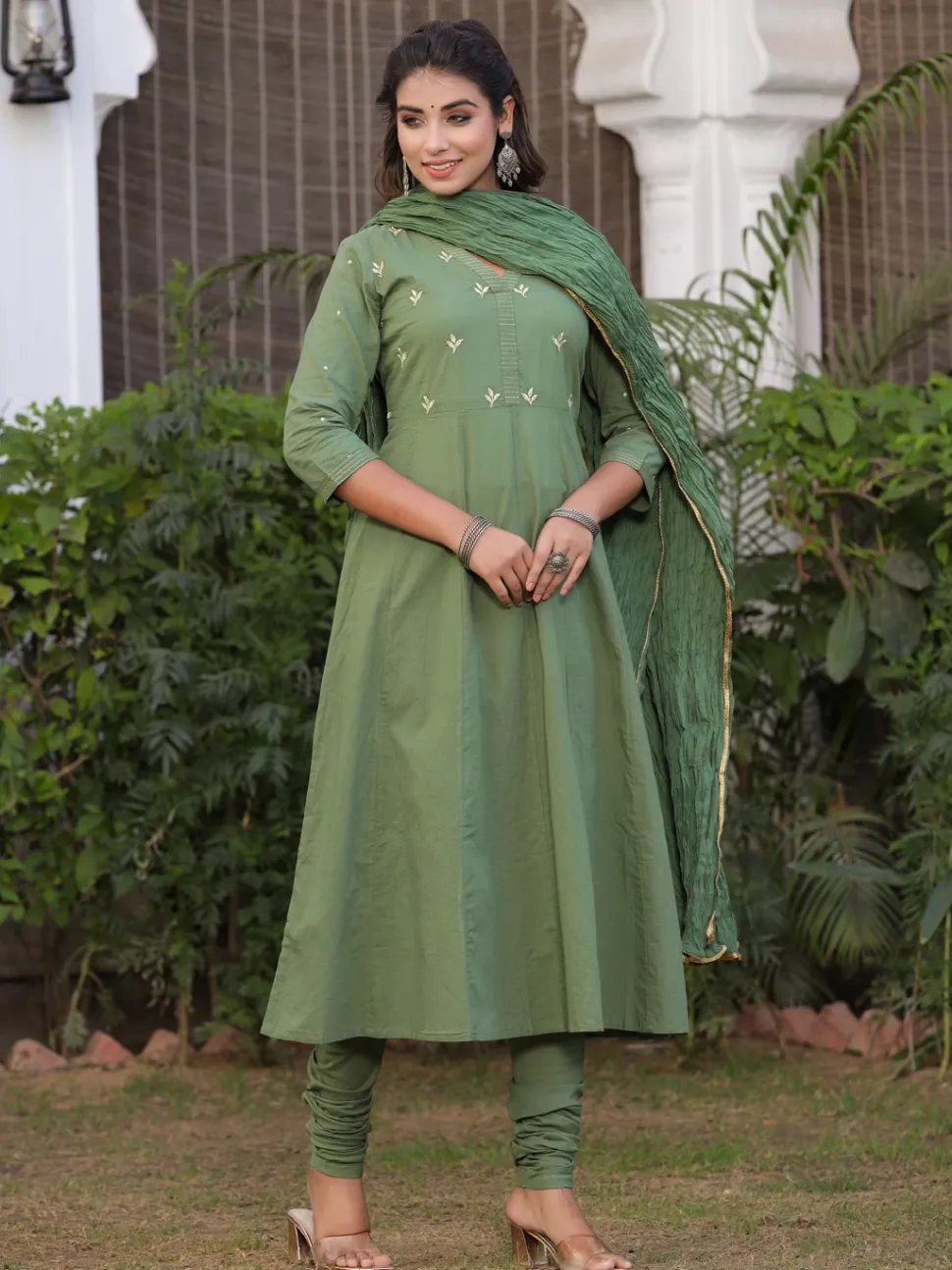 Jaipur Kurti Green Embroidered Straight Viscose Musline Kurta With Pant & Net Dupatta