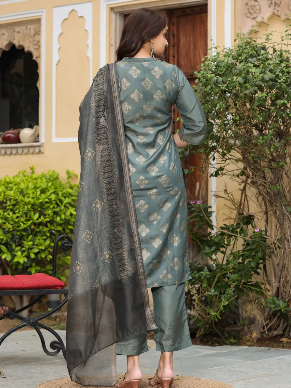 Jaipur Kurti Grey Ethnic Motifs Print Silk Blend Kurta with Pants & Dupatta