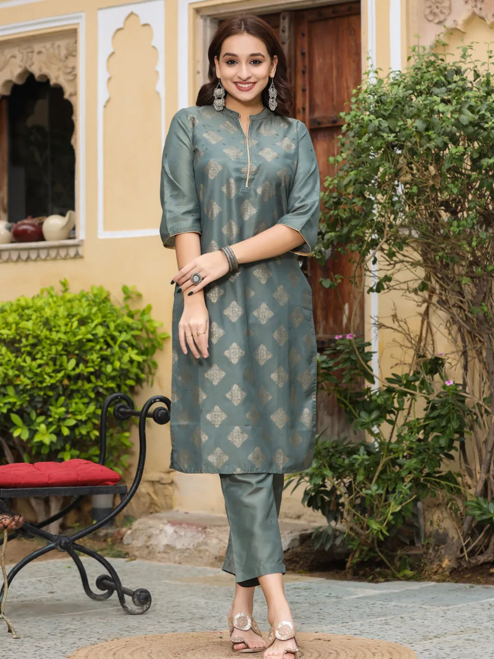 Jaipur Kurti Grey Ethnic Motifs Print Silk Blend Kurta with Pants & Dupatta