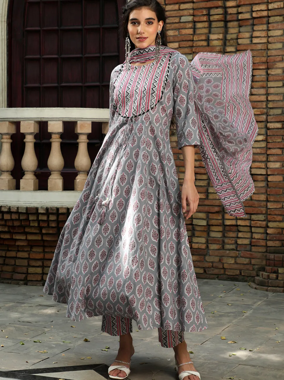 Jaipur Kurti Ethnic Printed Flared Kurta With Zig-Zag Printed Pants And Dupatta