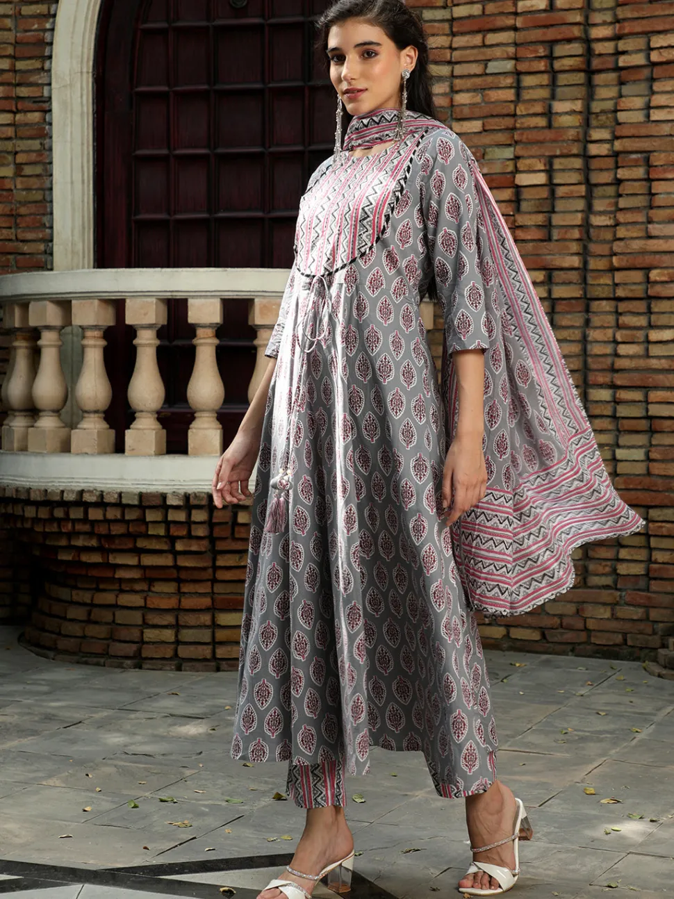 Jaipur Kurti Ethnic Printed Flared Kurta With Zig-Zag Printed Pants And Dupatta
