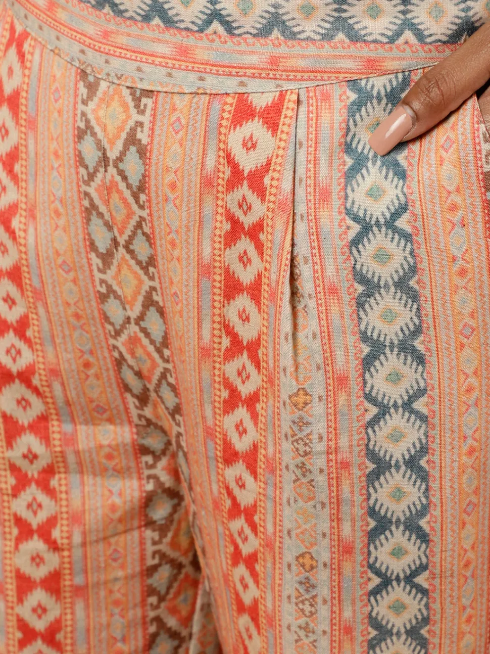 Jaipur Kurti Mirror Embroidered Straight Kurta With Geometric Printed Pants