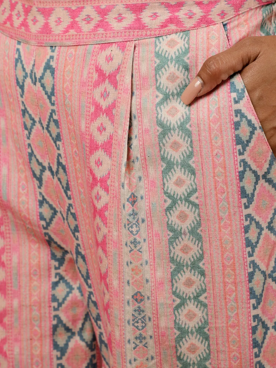 Jaipur Kurti Mirror Embroidered Straight Kurta With Geometric Printed Pants