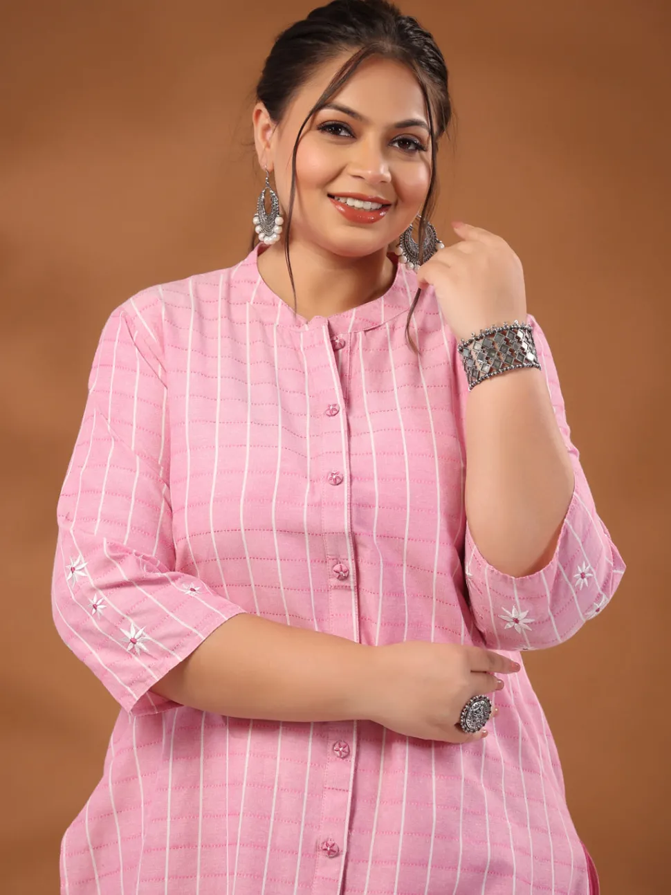 Jaipur Kurti Plus Size Self Weave Checks Straight Embroidered Kurta With Solid Pants