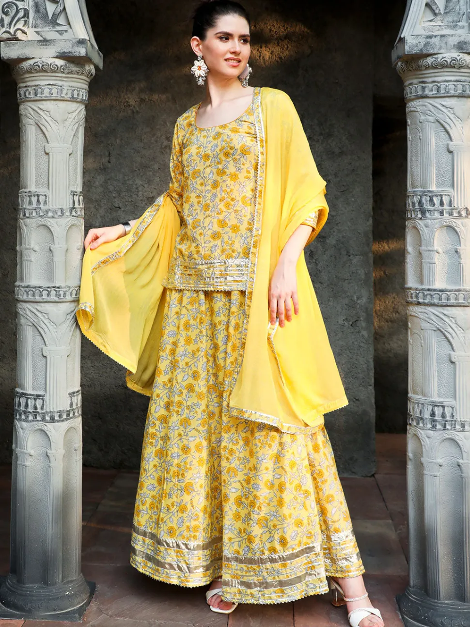 Jaipur Kurti Floral Print Short Kurta With Skirt And Dupatta