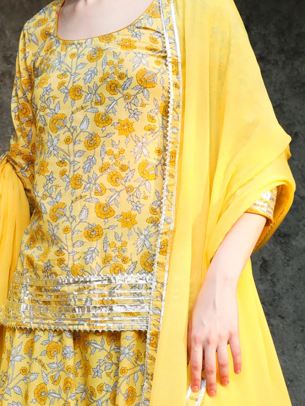 Jaipur Kurti Floral Print Short Kurta With Skirt And Dupatta