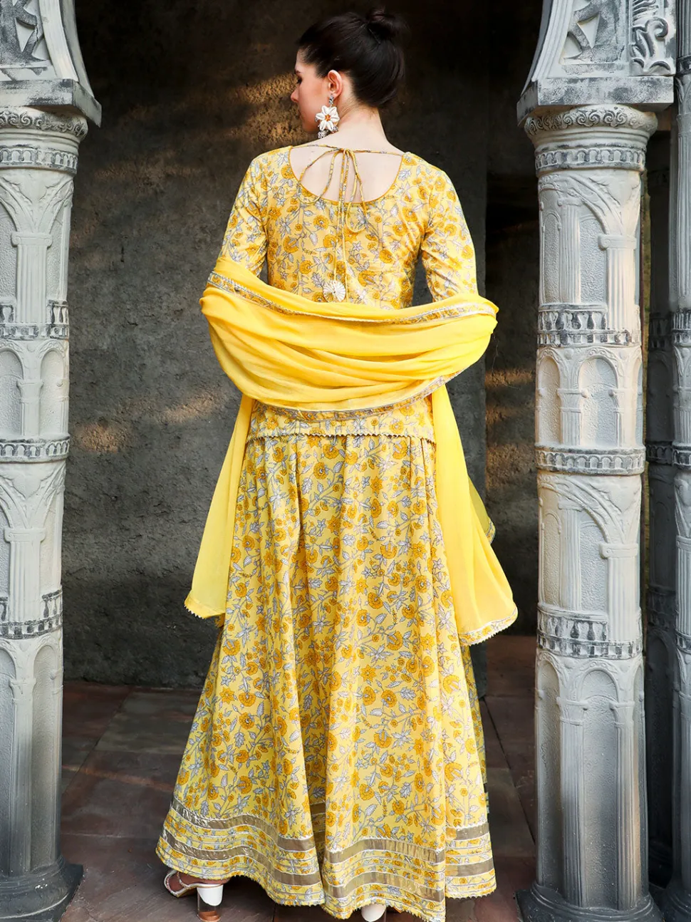 Jaipur Kurti Floral Print Short Kurta With Skirt And Dupatta